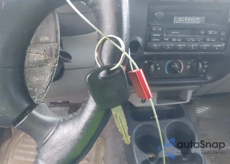 2000 Ford Ranger Xlt from USA, damaged, VIN 1FTYR14X2YPA13194